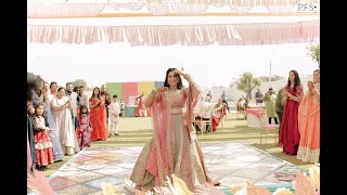 Bride Mehendi Dance  Chitta Kukkad Baage Vich  Thoda Thoda Pyaar  Rishabh X Kanishka Wedding [upl. by Marlene]