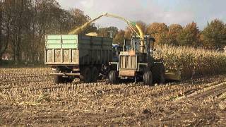 Oorts mais hakselen 2013 met john deere 5830 2 [upl. by Aerdnael]