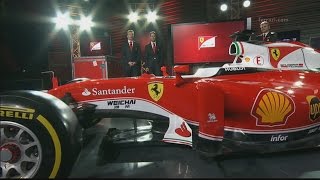 Ferrari muestra su monoplaza para 2016 [upl. by Ettenajna]