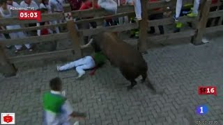 Pamplona Festa di San Fermin 2016 quotSecondoquot Emcierro con tori di Cebada Gago 08072016 [upl. by Riada]