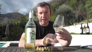 Two Brothers Sauvignon Blanc Semillon 2013  Margaret River Western Australia  wwwbradswinecom [upl. by Noraed88]