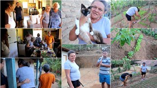 NOSSO FERIADO COM A FAMÍLIA RECEBEMOS VISITA ESPECIAL😍  ANIVERSÁRIO DE CHICO🐱  TRABALHO NA HORTA [upl. by Lud]