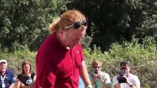 Miguel Ángel Jiménez spielt Golf im Englischen Garten München [upl. by Byron74]