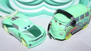 Mattel Disney Cars Glow Racers Fillmore amp Chase Racelott Vitoline Piston Cup NextGen Glow in Dark [upl. by Irrak]