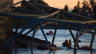 Watch Washington bridge collapse [upl. by Ellimak]