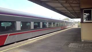 Down Shepparton arrives and departs Tallarook 17 August 2014 [upl. by Darryn]