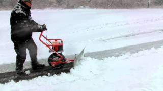 ELEKTRO AKKU Schneeräumer SCHNEEFUCHS SCHNEESCHIEBER mit irrer Schubkraft [upl. by Gerger]