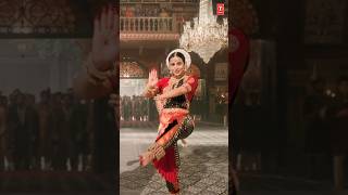 Vidya Balans Iconic Dance on Ami Je Tomar 30😍  Bhool Bhulaiyaa 3  Shreya Ghoshal [upl. by Abisia790]