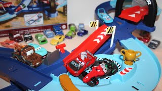 Mattel Disney Cars GRC Jumping Raceway  Lightning McQueen amp Francesco Bernoulli Track Playset [upl. by Hars630]