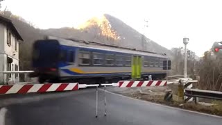 Passaggio a livello di Antrodoco RI  Level crossing [upl. by Bathsheeb]