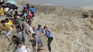 China wave shows its power Worlds largest tidal bore in Qiantang river 2023 [upl. by Adnarom699]