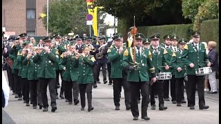 Schützenfest in Elfgen GrevenbroichElfgen 2024 Der Fahnenaufmarsch vor der grossen Königsparade [upl. by Aztirak]