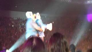 Crazy Fan Attacks Miley On Stage Melbourne Australia on June 24 2011 HD  Front Row [upl. by Enyalb880]