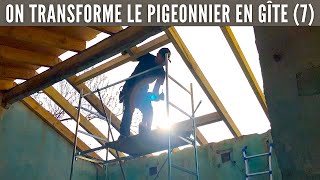 ON TRANSFORME LE VIEUX PIGEONNIER EN GÎTE partie 7 pose des fenêtres de toit maxi format EP22 [upl. by Novyar483]