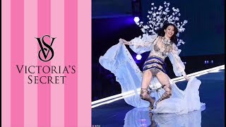 Victorias Secret Model Ming Xi Falls on Catwalk [upl. by Nonnair]