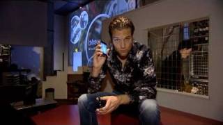 Mediazine S01E08 Tijdmachine Mobiele telefonie [upl. by Hart]