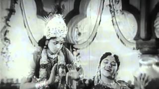 Kaththiruppaan Kamalakannan  Sivaji Ganesan Padmini  Uthama Puthiran  Tamil Classic Song [upl. by Nibor]