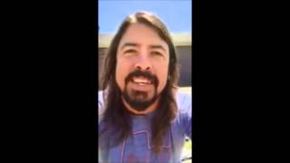 10 minuti di Dave Grohl che dice quotMachebbellochebelissimoquot [upl. by Aicenat]