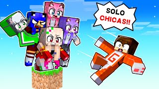 ¡1 CHICO vs 5 CHICAS en UN BLOQUE en MINECRAFT 😱 SRGATO X FLOR EN MINECRAFT 1 BLOQUE [upl. by Aneerak]