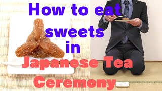 Omogashi How to eat sweets in Japanese Tea Ceremony Sadou Urasenke Usucha 《Sadou Warigeiko》 [upl. by Nogas]