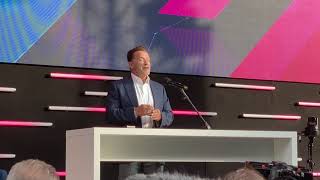 ARNOLD SCHWARZENEGGER spricht deutsch  speaks german DIGITAL X 2021 Cologne TELEKOM Köln best scene [upl. by Dnaletak]