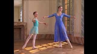 Apprendre les bases de la danse classique [upl. by Hnah235]