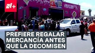 Dueña de tienda de saldos prefiere regalar mercancía antes que la decomisen  N [upl. by Ashlan]