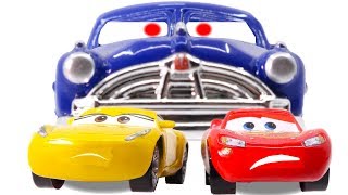 Disney Cars3 Toys Movie Cruz Ramirez Doc Hudson Lightning McQueen on Fireball Beach [upl. by Merkley]