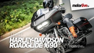 TEST  HARLEY ROADGLIDE 1690  Le retour du nez de requin [upl. by Nyltyak]