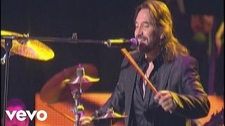 Marco Antonio Solís  M�s Que Tu Amigo Live [upl. by Rieth463]